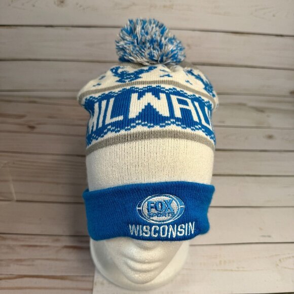 Fox Sports Wisconsin Milwaukee Bucks NBA Unisex Adult Pom Top Winter Beanie Hat - Picture 1 of 6